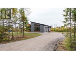 Living room - 72 Chisholm Road, Onslow Mountain, NS B6L6B5 Photo 4