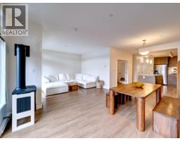 5917 Beachgate Lane, Sechelt, BC V7Z0S3 Photo 4