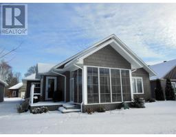 Living room - 93 Crimson Ridge Dr, Sault Ste Marie, ON P6A0B5 Photo 3