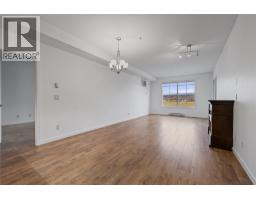 Full bathroom - 3735 Casorso Road Unit 305, Kelowna, BC V1W5G1 Photo 4