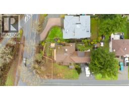 900 Lodge Ave, Saanich, BC V8X3A8 Photo 5