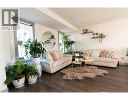 3pc Bathroom - 6902 90 Street, Grande Prairie, AB T8X0C1 Photo 4