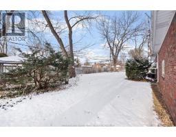 Laundry room - 3207 Bruce, Windsor, ON N9E1W6 Photo 2