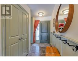 Foyer - 72 Pearl Street, Tillsonburg, ON N4G0A2 Photo 4