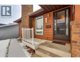 Foyer - 57 Mcdougall Crescent, Red Deer, AB T4R1T2 Photo 4