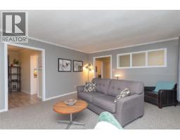 Bathroom - 7906 Patterson Rd, Central Saanich, BC V8M1L5 Photo 5