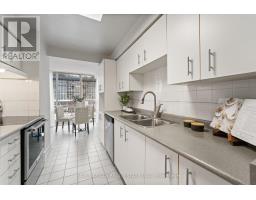 Living room - 305 330 Rathburn Road W, Mississauga, ON L5B3Y1 Photo 4