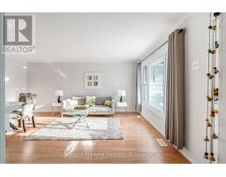 Living room - 264 Kingfisher Avenue, Tay, ON L0K1R0 Photo 5