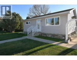 Primary Bedroom - 325 4 Avenue, Bassano, AB T0J0B0 Photo 3