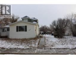Kitchen - 815 6th Avenue Ne, Moose Jaw, SK S6H1L4 Photo 2