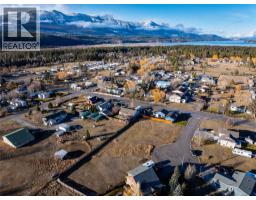 8957 Columbia View Crescent, Canal Flats, BC V0B1B0 Photo 5