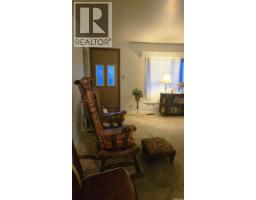 Kitchen - 832 Peters Avenue, Oxbow, SK S0C2B0 Photo 2