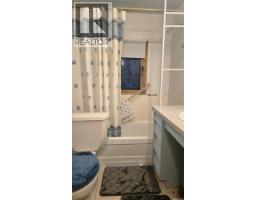 Living room - 832 Peters Avenue, Oxbow, SK S0C2B0 Photo 4