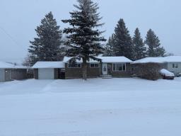 Kitchen - 234 Hospital Street, Roblin, MB R0L1P0 Photo 2