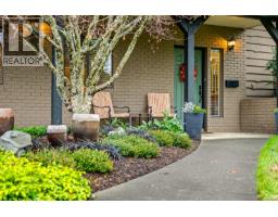 Bedroom - 4988 Adrian Rd, Courtenay, BC V9N6T8 Photo 3