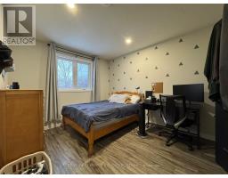 105 King Street E, Chathamkent, ON N7M3N1 Photo 2