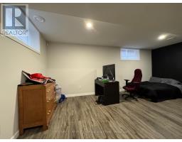 105 King Street E, Chathamkent, ON N7M3N1 Photo 4