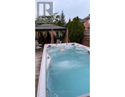 Living room - 220 Tonner Crescent, Aurora, ON L4G7T7 Photo 2