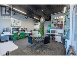 16 125 Don Hillock Drive, Aurora, ON L4G0H8 Photo 3