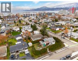 Kitchen - 3514 Casorso Road, Kelowna, BC V1W3E2 Photo 4