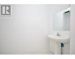 Kitchen - 23 Perenack Avenue, Welland, ON L3C0J2 Photo 4