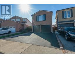 Living room - 4326 Waterford Crescent, Mississauga, ON L5R2B2 Photo 2