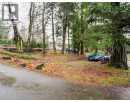 Patio - 2202 Arbutus Rd, Saanich, BC V8N1V3 Photo 2