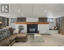 Bathroom - 7922 Hwy 7 Highway, Guelph Eramosa, ON N1H6H8 Photo 4