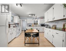 Bedroom - 13935 Highway 1, Hants Border, NS B0P1P0 Photo 5