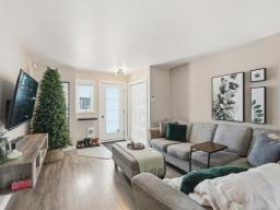 Living room - 213 Rue Des Becs Scie, Gatineau, QC J8M0C2 Photo 2