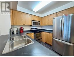 Kitchen - 712 350 Red Maple Road, Richmond Hill, ON L4C0T5 Photo 3