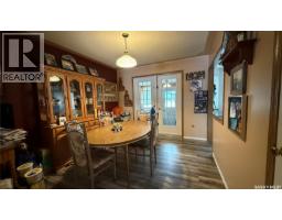 Enclosed porch - 10326 Henderson Drive, North Battleford, SK S9A3Y9 Photo 4