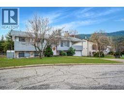 Laundry room - 1937 Riverside Crescent, Castlegar, BC V1N3W5 Photo 3