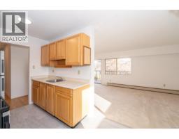 Kitchen - 218 1680 Poplar Ave, Saanich, BC V8P4K7 Photo 5