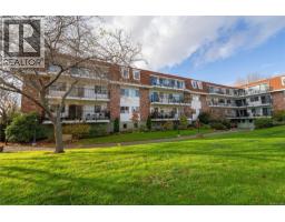 Bathroom - 218 1680 Poplar Ave, Saanich, BC V8P4K7 Photo 2