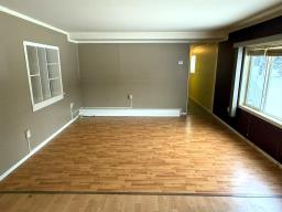 Eat in kitchen - 47 Sandale Drive, Winnipeg, MB R2N1A1 Photo 3