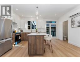 Bathroom - 909 Vine Crt, Langford, BC V9C2V8 Photo 3