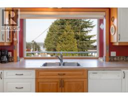 Kitchen - 904 Alder St S, Campbell River, BC V9W1Z5 Photo 4