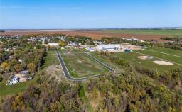 157 Harvest Crescent, Lorette, MB R5K0Y4 Photo 2