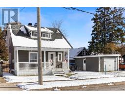 Living room - 324 Fifth Ave, Sault Ste Marie, ON P6C4L5 Photo 3