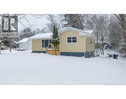 Family room - 21 Pleasant Street, Hampton, NB E5N6L1 Photo 3