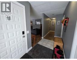 Foyer - 176 Cambourne Crescent, Elkford, BC V0B1H0 Photo 3