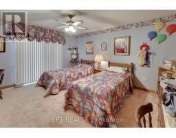 Dining room - 6 Fenton Way, Brampton, ON L6P0P5 Photo 4