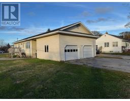 Living room - 59 Clements Avenue, Yarmouth, NS B5A2L8 Photo 5