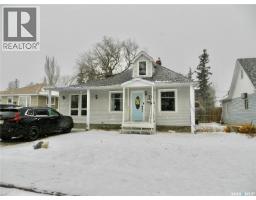 Living room - 936 Vaughan Street, Moose Jaw, SK S6H5N8 Photo 2