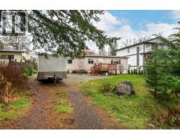 Mud room - 1840 Mcdonald Rd, Campbell River, BC V9W5K1 Photo 2