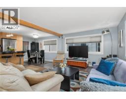 Living room - 1840 Mcdonald Rd, Campbell River, BC V9W5K1 Photo 4