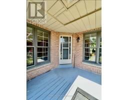 393 Pickering Crescent, Newmarket, ON L3Y8G8 Photo 2