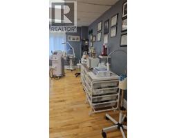 938 King Street W, Kitchener, ON N2G1G4 Photo 4