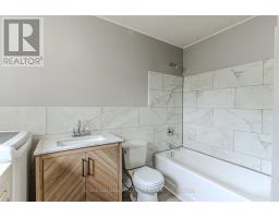 Living room - 332 Champlain Road, Penetanguishene, ON L9M1S4 Photo 4